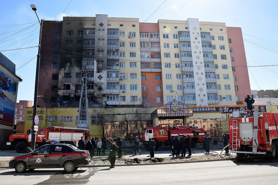 Проведен опрос лица, виновного в возникновении пожара на крыше магазина «Илин Энэр» в доме на Ленина, 25