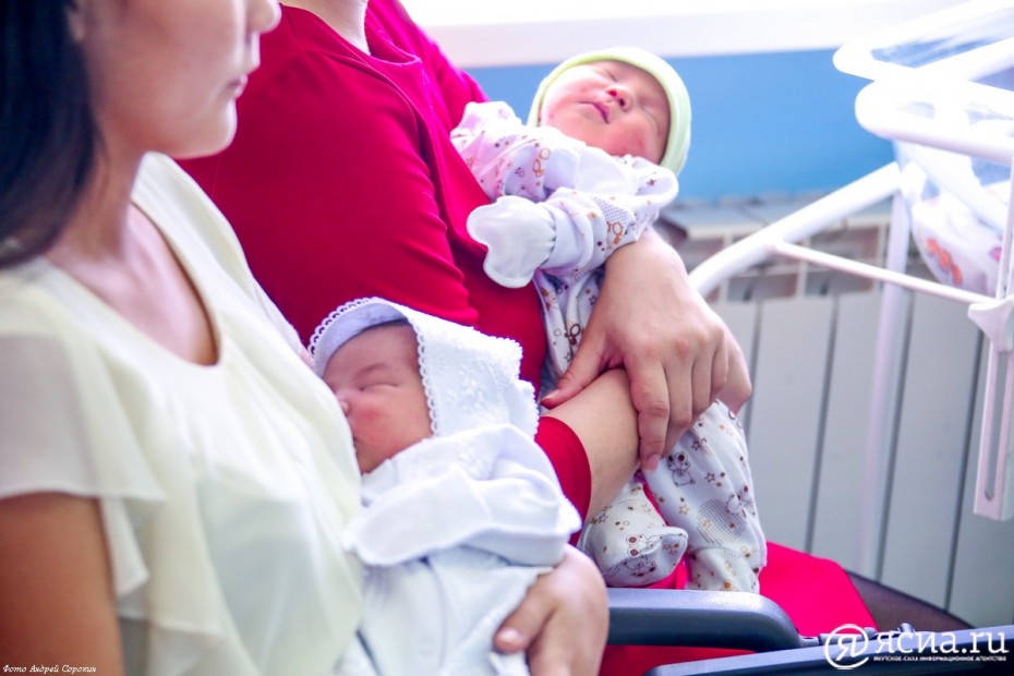 В апреле 2023 года в Якутии родилось 856 малышей