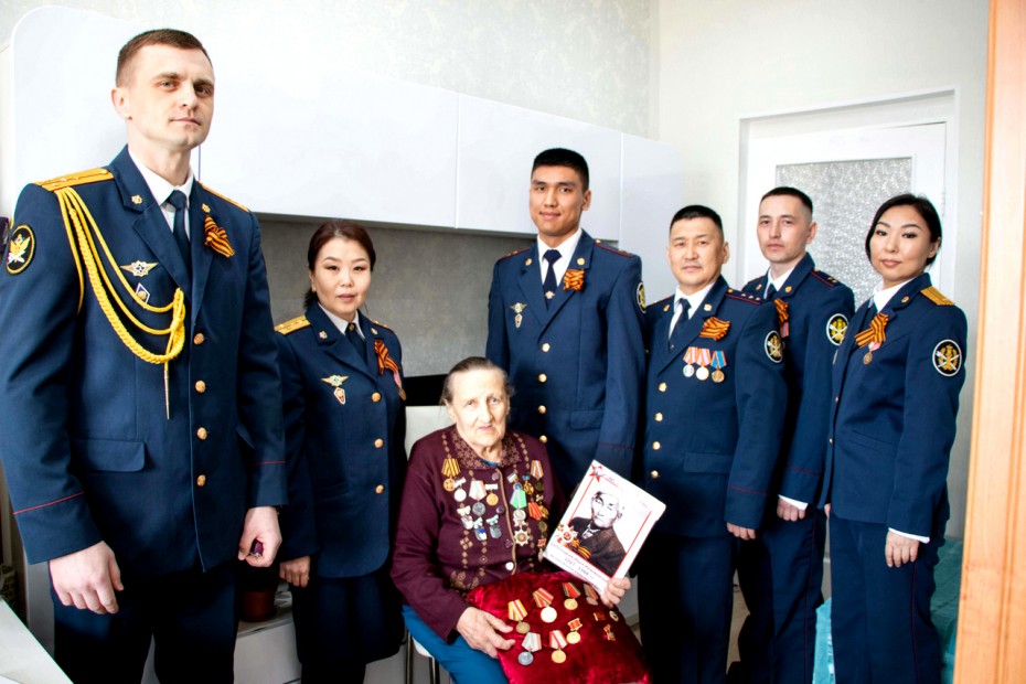 Сотрудники ИК-1 посетили вдов участников Великой Отечественной войны