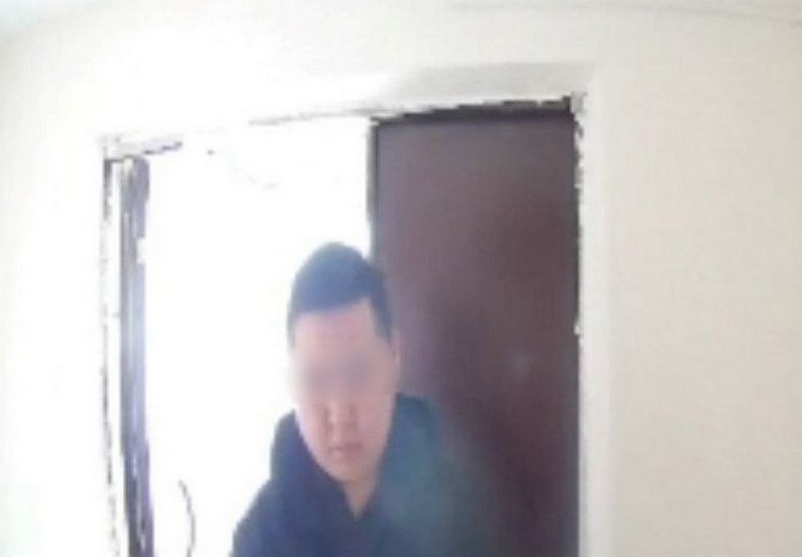 СМИ: В Якутии полицейские задержали мастурбировавшего перед школьницей мужчину