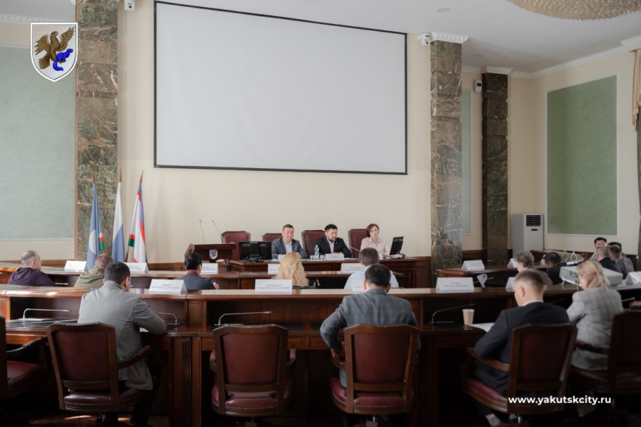 Евгений Григорьев провел первое заседание Координационного совета по предпринимательству и туризму при главе Якутска