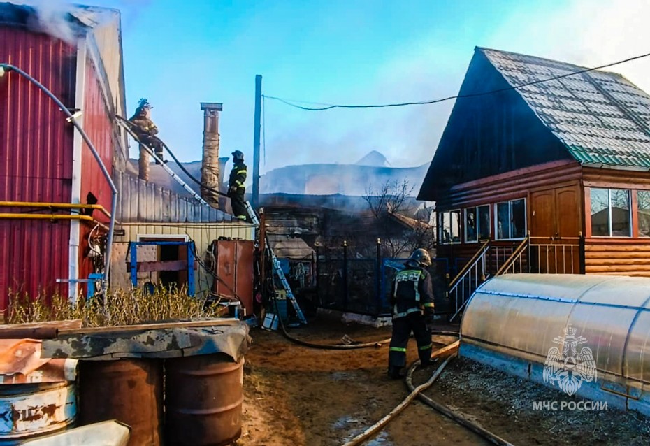 В Якутске при пожаре на Сергеляхском шоссе пострадала женщина
