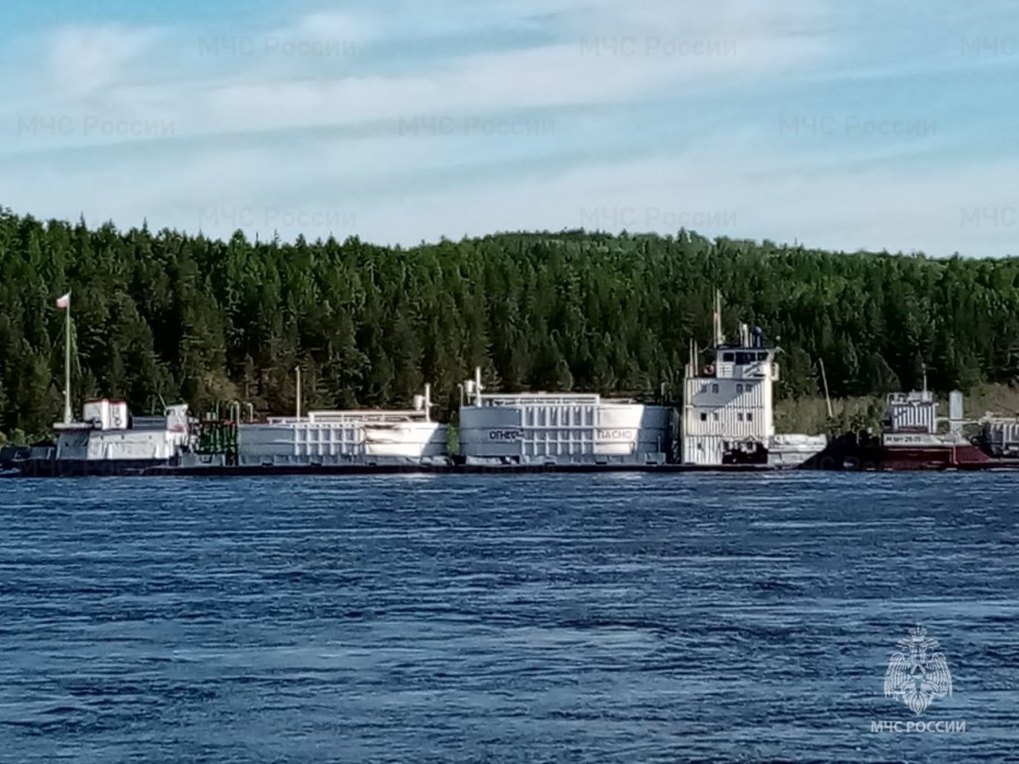 Бензиновое пятно из поврежденного танкера по реке Лена дойдет до Якутии в ночь с 14 на 15 июня