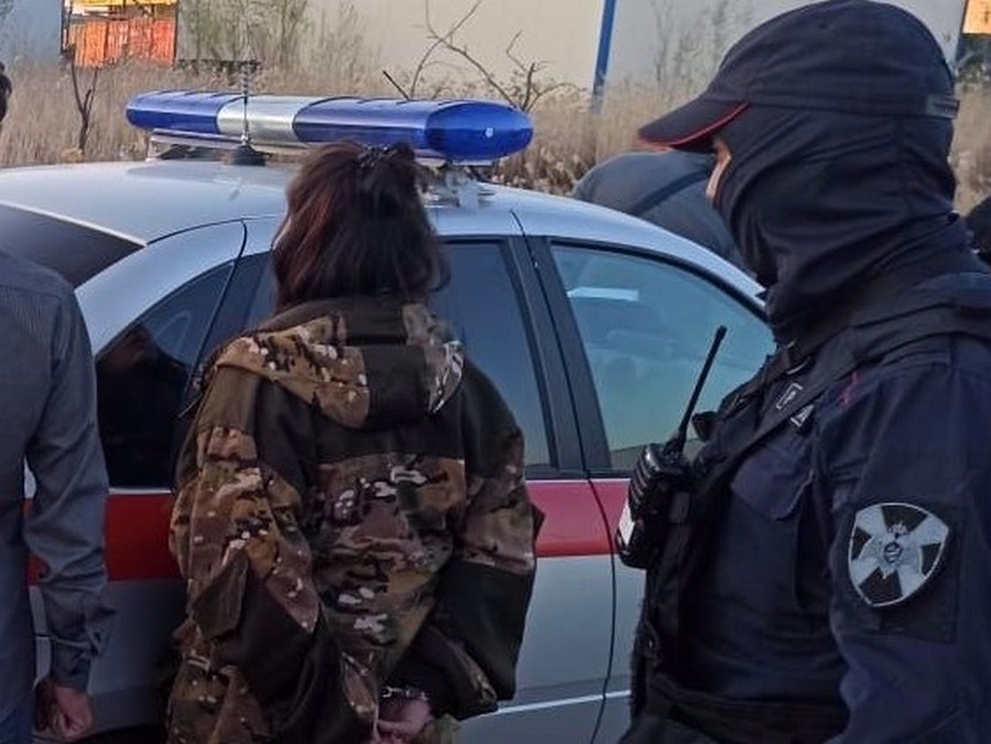 Автоледи оказалась нарколеди: Росгвардейцы задержали уроженку Якутска с запрещенным веществом