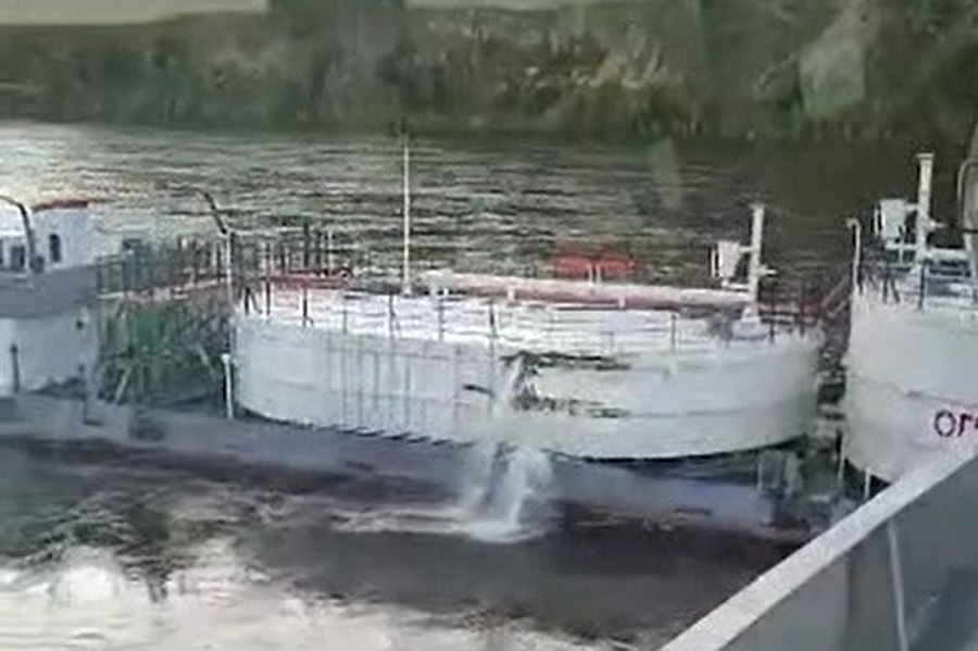 СМИ: Ущерб реке Лена от столкновения танкера и теплохода ЛОРП составил 839 миллиона