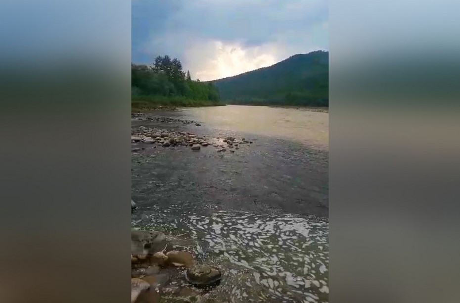 Минэкологии Якутии: Госинспекторы выехали по сообщению о загрязнении реки Большой Ыллымах в Алданском районе