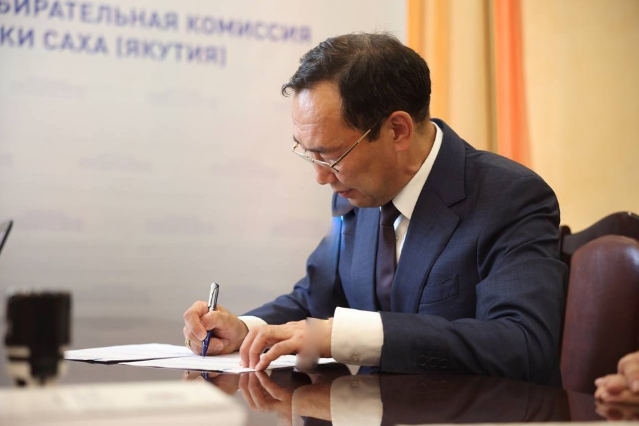 Айсен Николаев подал документы в ЦИК на должность Ил Дархана
