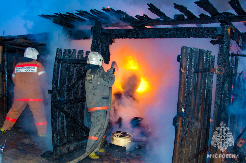 Частный и дачный дом сгорели в Якутске