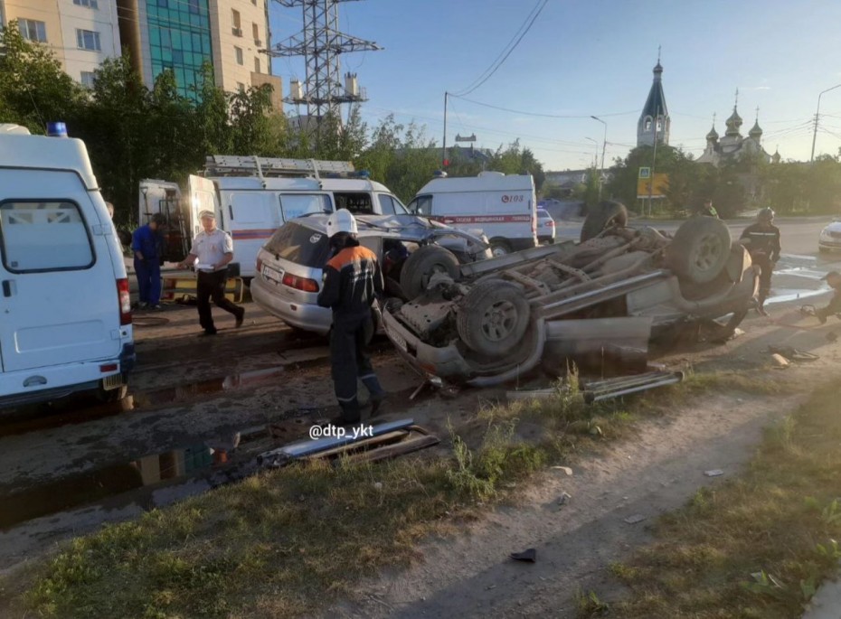 Пять человек пострадали при лобовом столкновении на улице Чернышевского