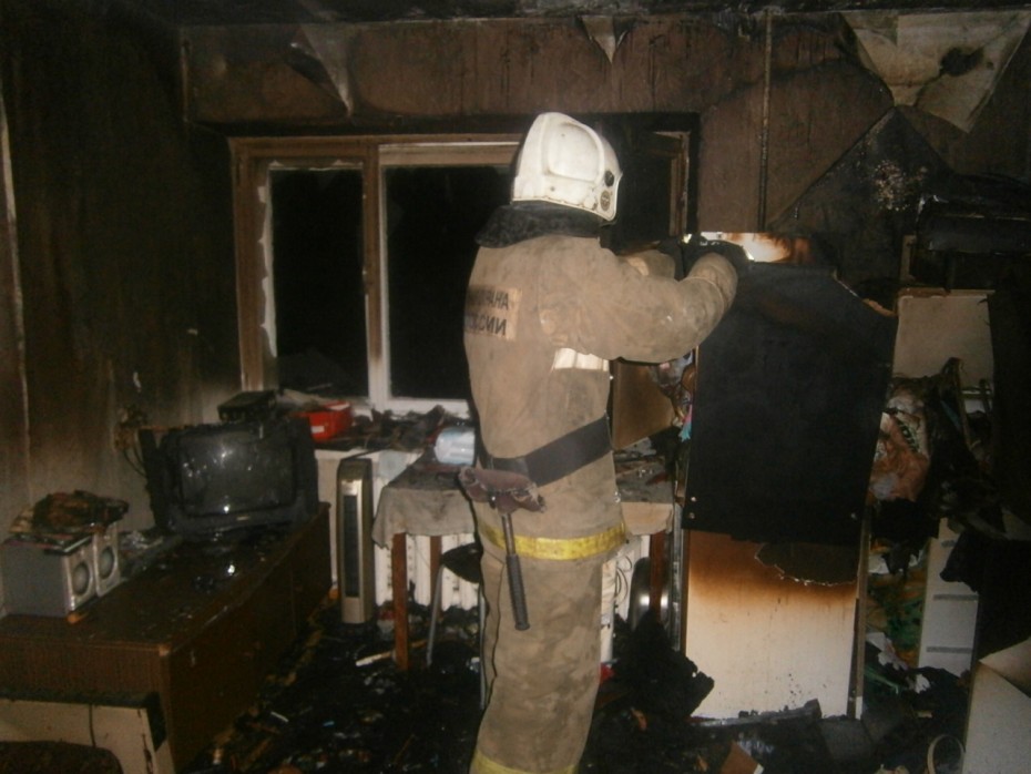 15 человек эвакуировали из горящего дома в Нерюнгри