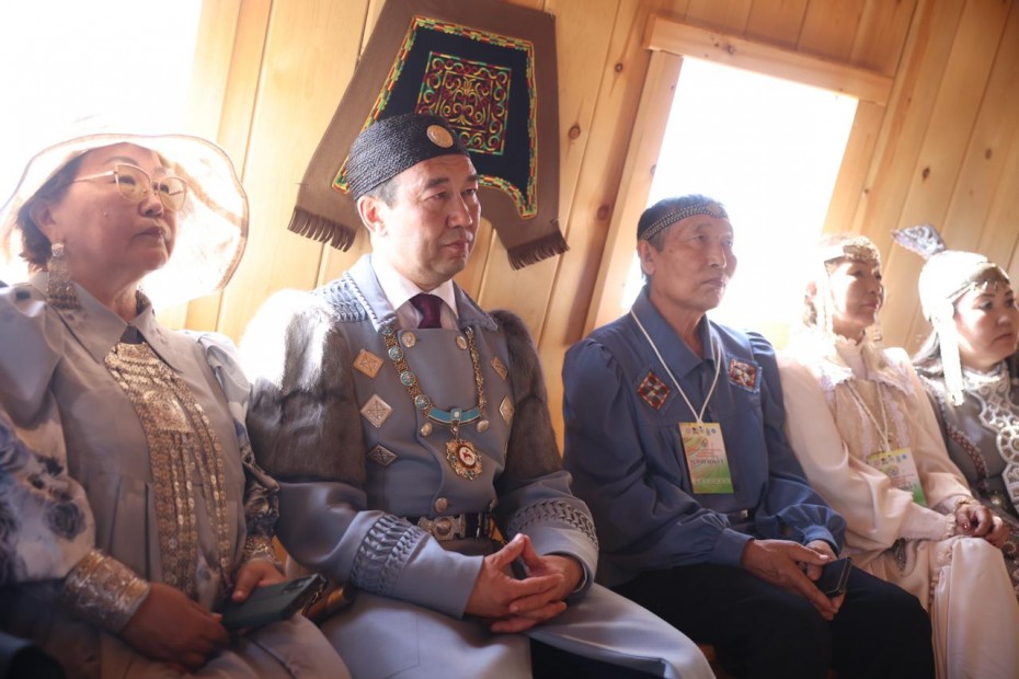 Более 200 олонхосутов из 25 улусов республики участвуют в Ысыахе Олонхо в Оймяконском районе Якутии