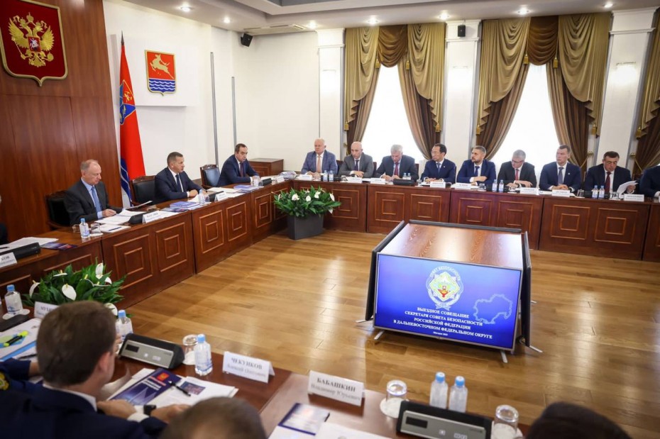 Айсен Николаев принял участие в выездном совещании Совета Безопасности России