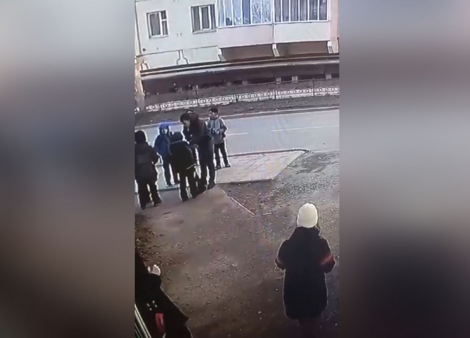 По факту применения насилия к ребенку на улице в Якутске проводится процессуальная проверка