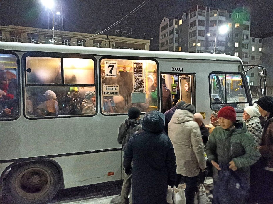 Григорьев заявил, что больше всего жалоб у жителей Якутска – на работу автобусов