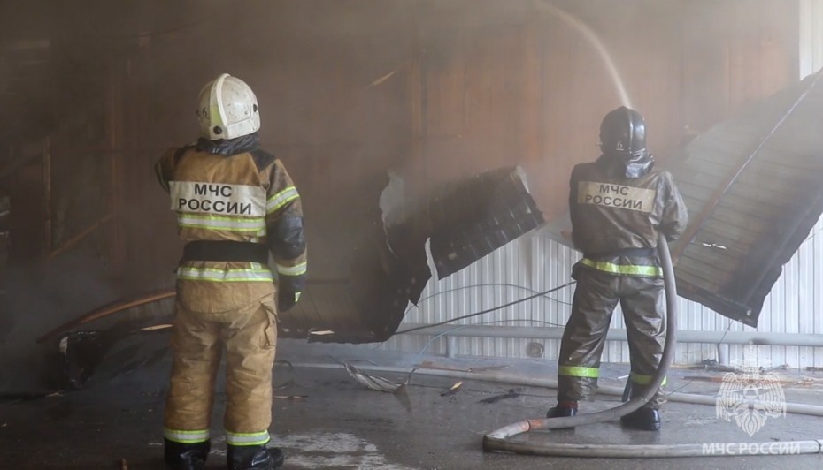 Житель Якутска получил ожоги при пожаре в гараже