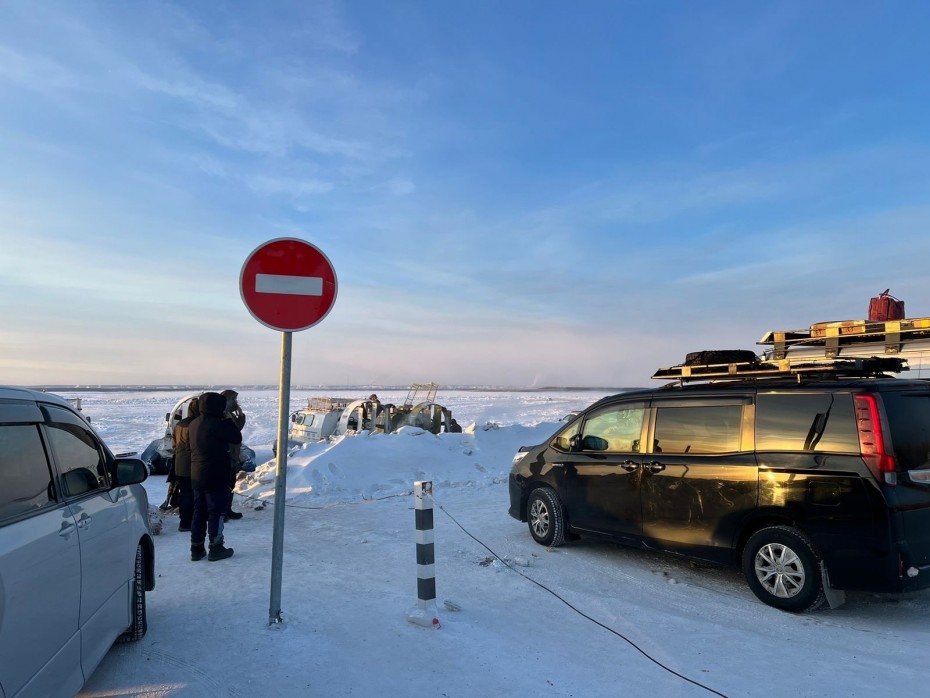 На такси по неокрепшему льду: Возбуждено уголовное дело за небезопасную перевозку людей в Якутске