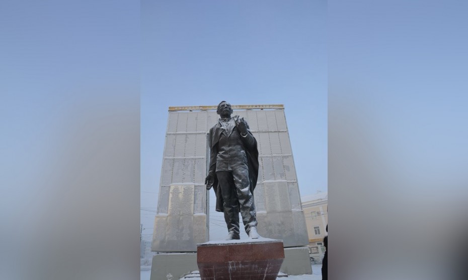 Из бюджета Якутска под видом фиктивного ремонта памятника Платону Ойунскому увели более миллиона рублей