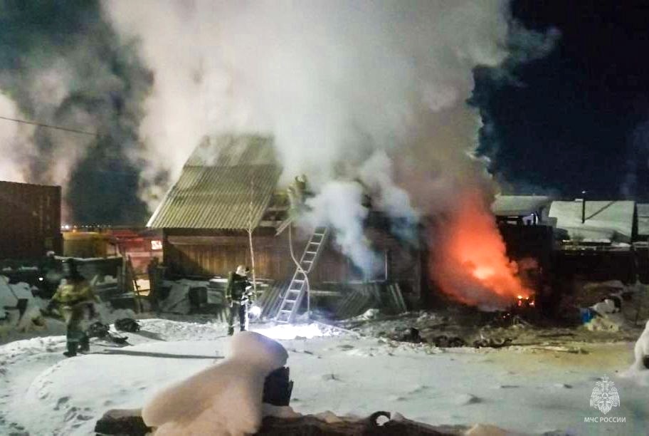 Два человека погибли в пожаре во Владимировке