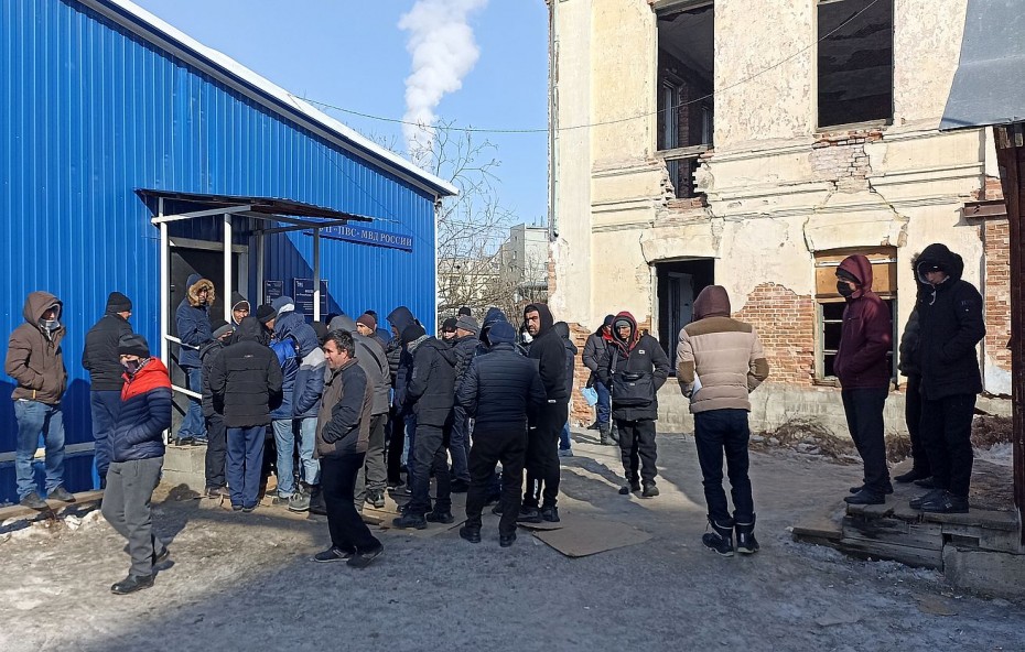 Фиктивное трудоустройство и прописку 39 мигрантам организовал житель Якутска