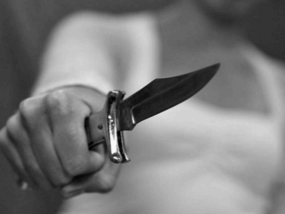 Девушка ударила подругу ножом в плечо входе ссоры в Якутске