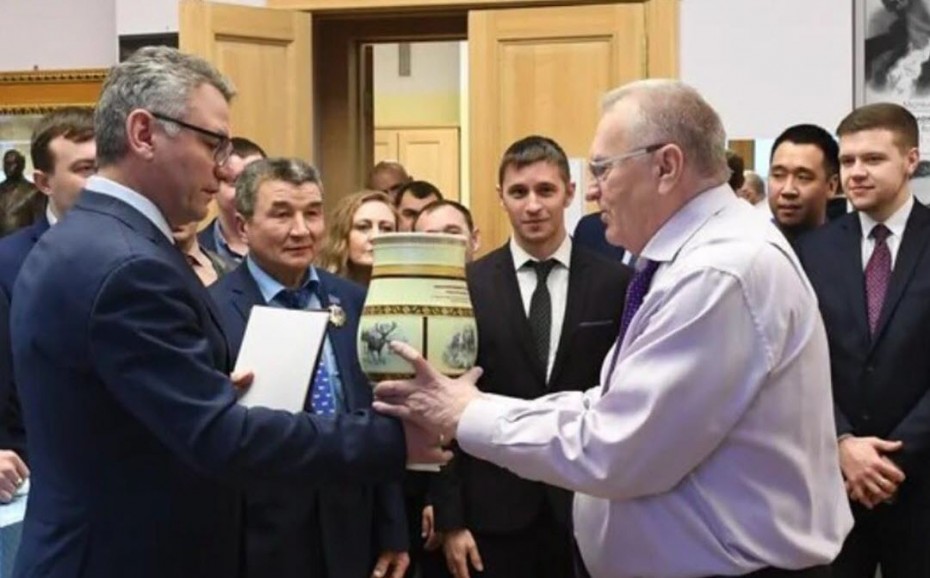 Якутское отделение ЛДПР проводит вторую годовщину со дня смерти Владимира Жириновского