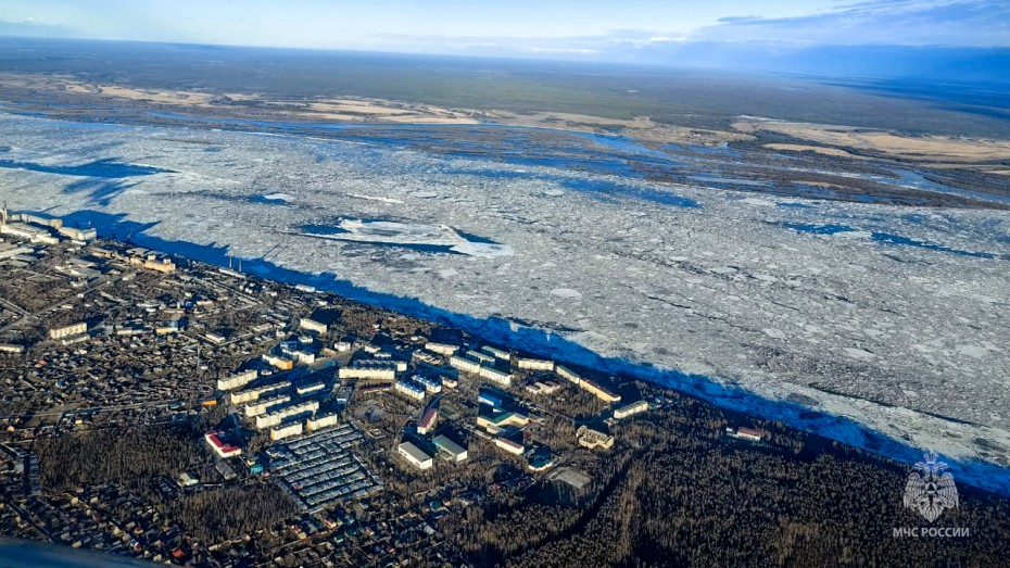 Нижняя кромка ледохода на реке Лена у города Якутска