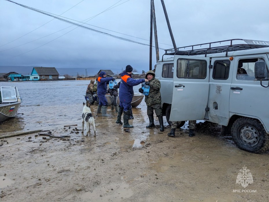 379 человек отселены с подтопляемых территорий в Олекминском районе Якутии