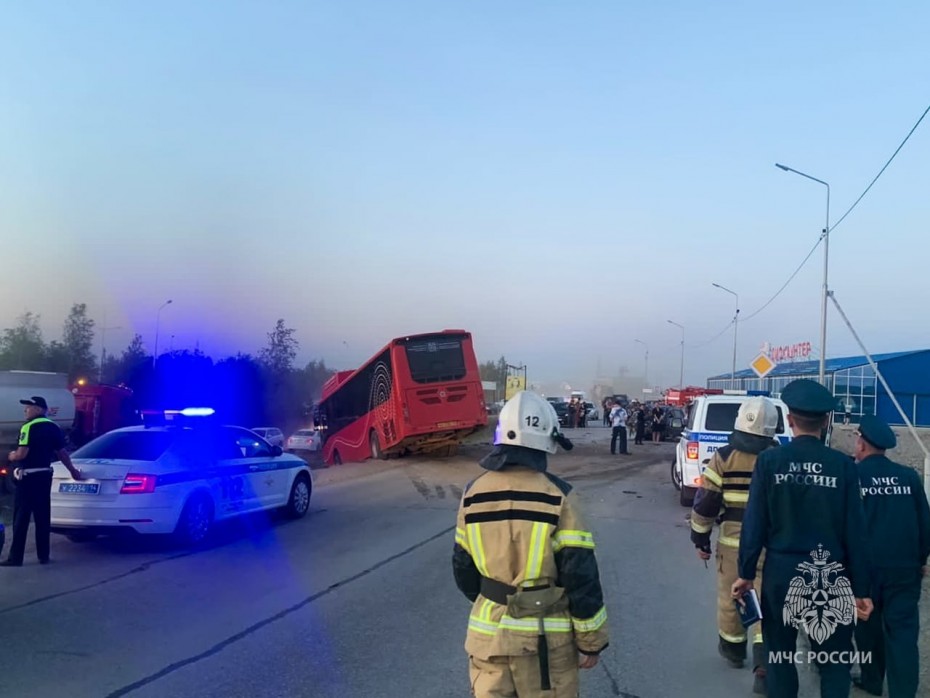 Один человек погиб  и 6 пострадало в ДТП с автобусом в поселке Жатай