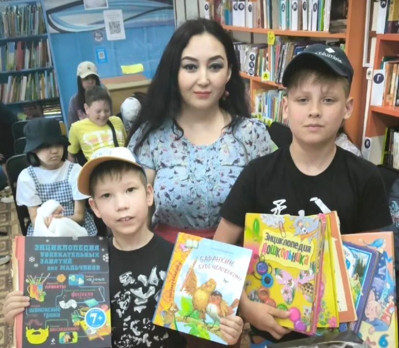 Детям в библиотеке «Мир приключений» рассказали об экологической культуре
