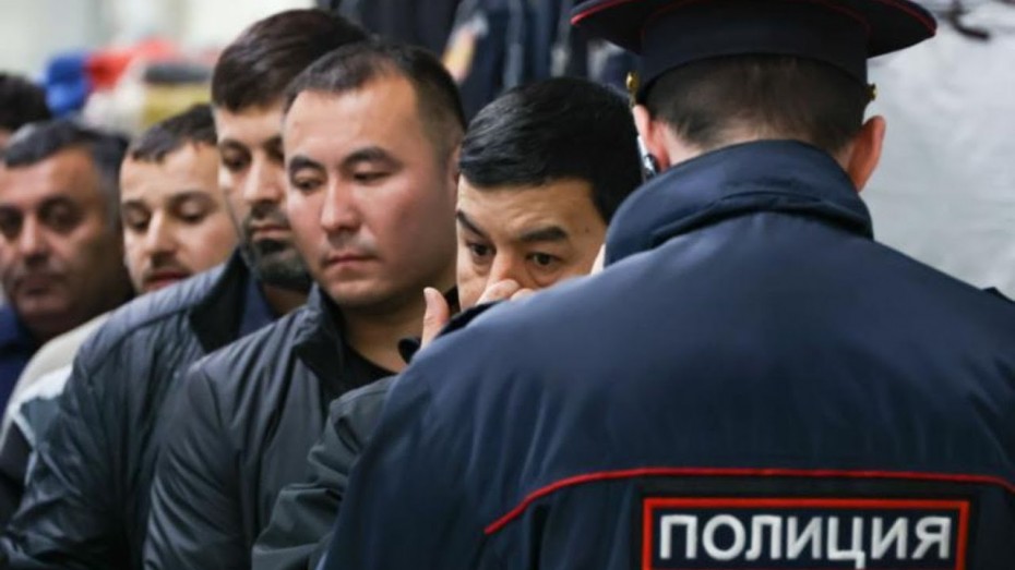 Миграционный инспектор в Якутске осуждена за взятки и организацию нелегальной миграции