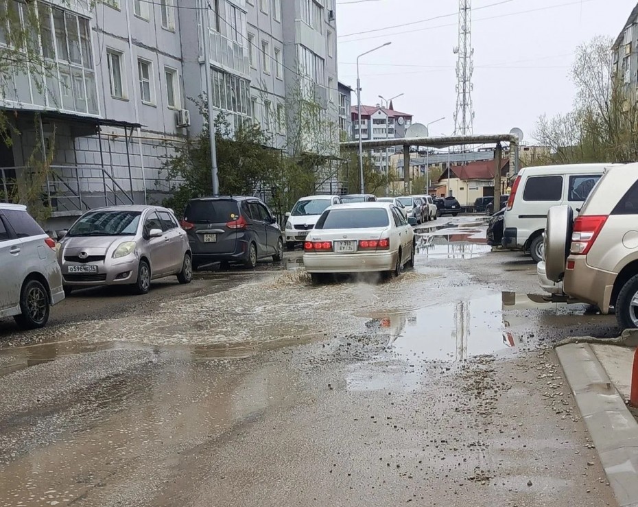 Жители Якутска жалуются на разваливающиеся после ремонта дворы
