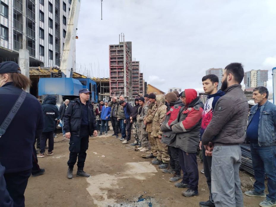 Рейд на стройках и СТО: выдворенные китайцы снова в России