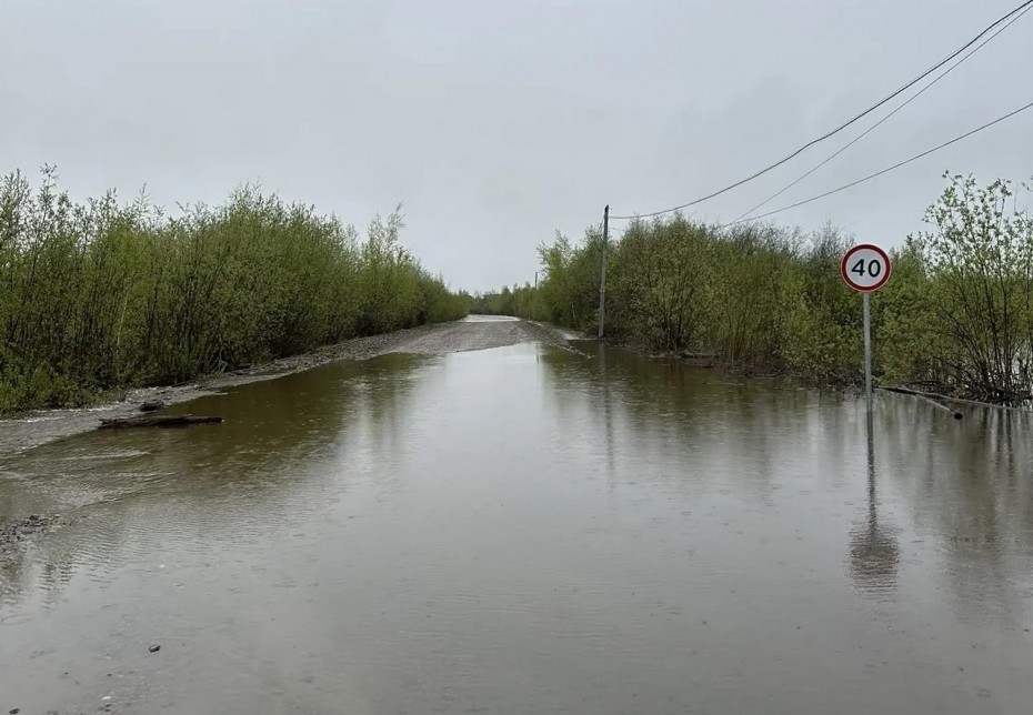 Движение ограничено на трассе «Амга» в Усть-Майском районе Якутии из-за паводка