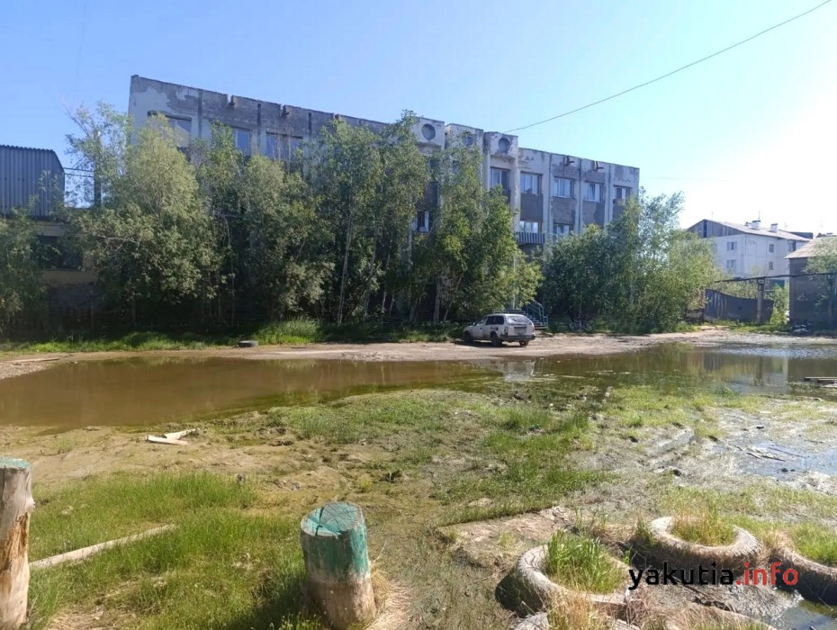 Судьбу разваливающегося маневренного дома в Якутске решит комиссия по ЧС