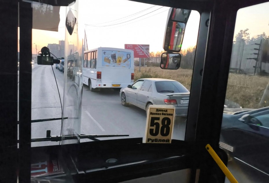Видеофакт: автобусники продолжают стоять в очередях за газом, несмотря на приоритет заправки